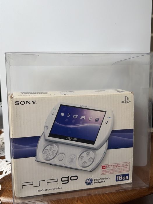 Sony PSP go 16 gb alb in cutie stare exemplara in cutie & accesorii