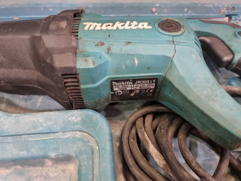 Саблен трион Makita