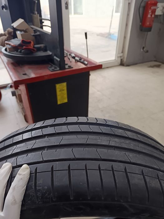 225/40R20 pirelli p zero