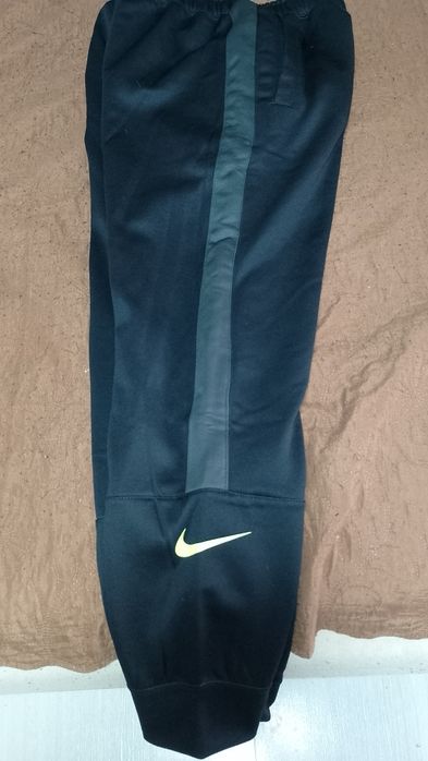 Чисто нови долнища