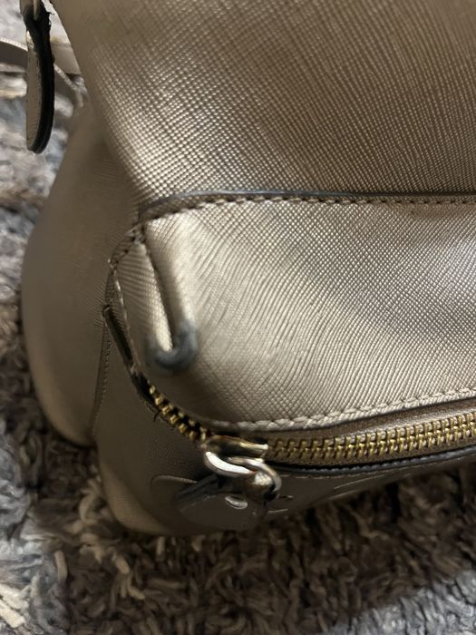 Раница на марката Guess