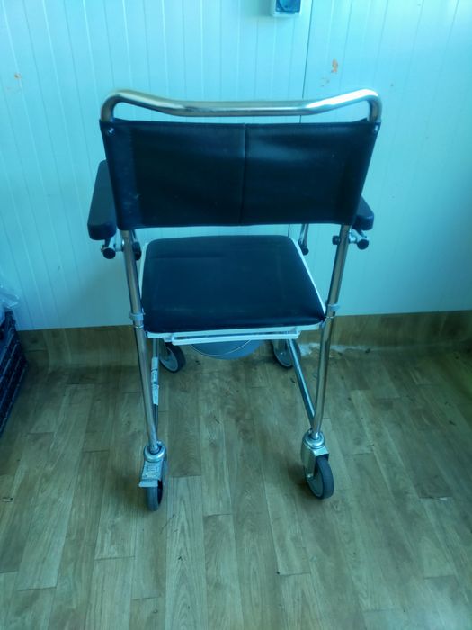 Scaun Cu wc inclus pentru oameni bolnavi