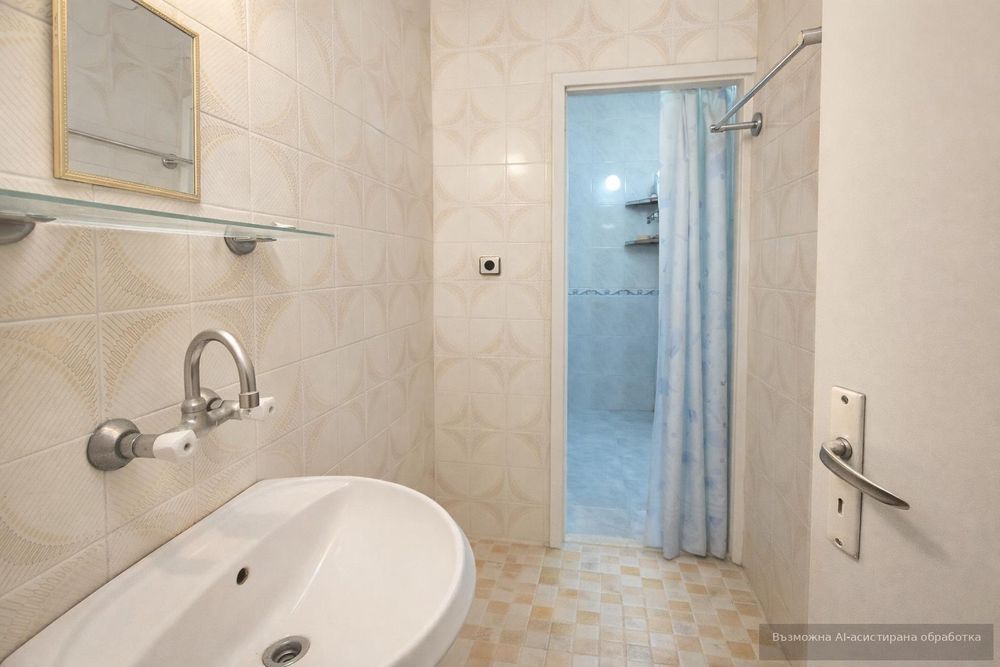 Тристаен апартамент за продажба в кв. Въстанически