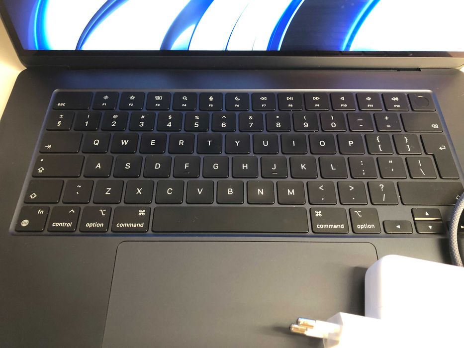 Macbook Air 15 М2 - 256gb - 99% батерия