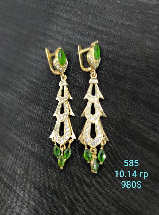 Продам золотые серьги. Камни из осколков бриллианта