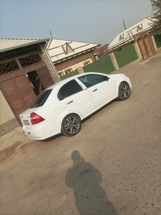 Sakadiska balonlaribilan 4.100 teshikli