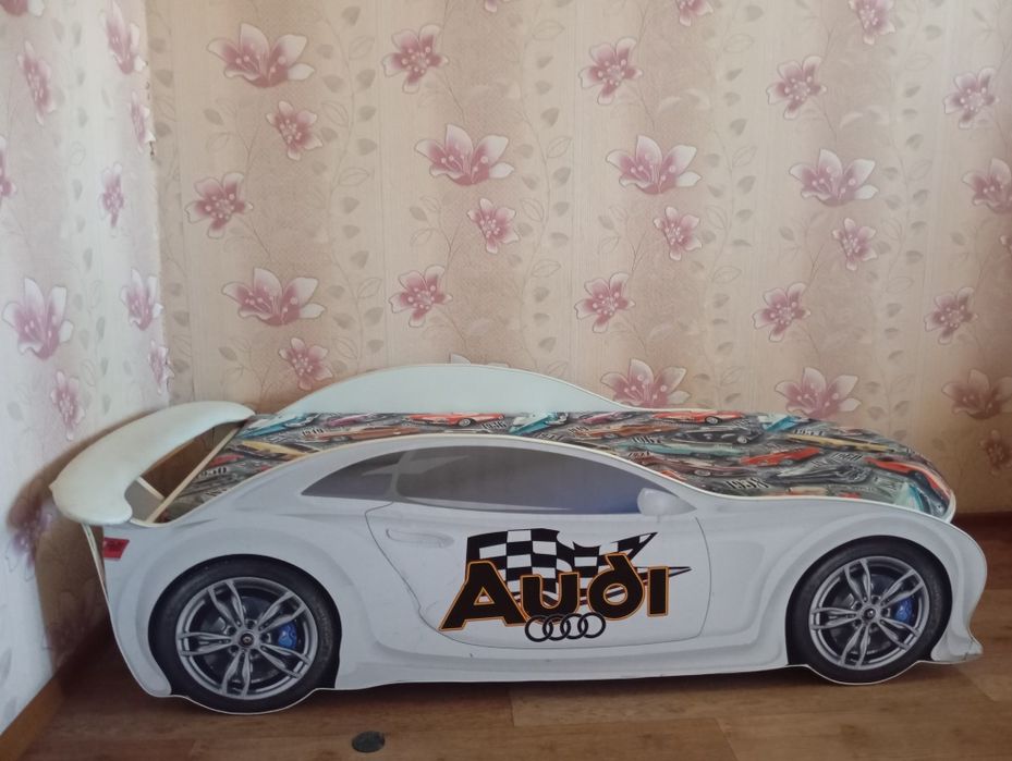 Кровать в спальню