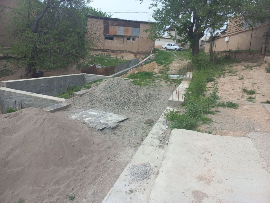 Uchastka uy sotiladi