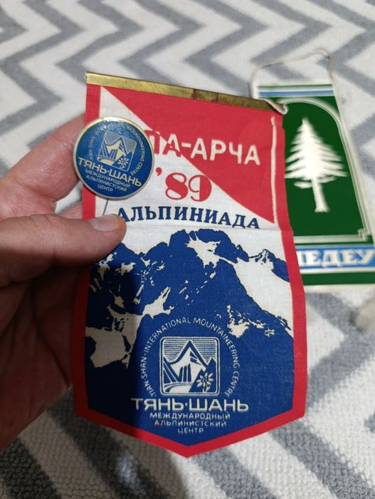 Вымпел Тянь Шань со значком редкий винтаж ретро антураж