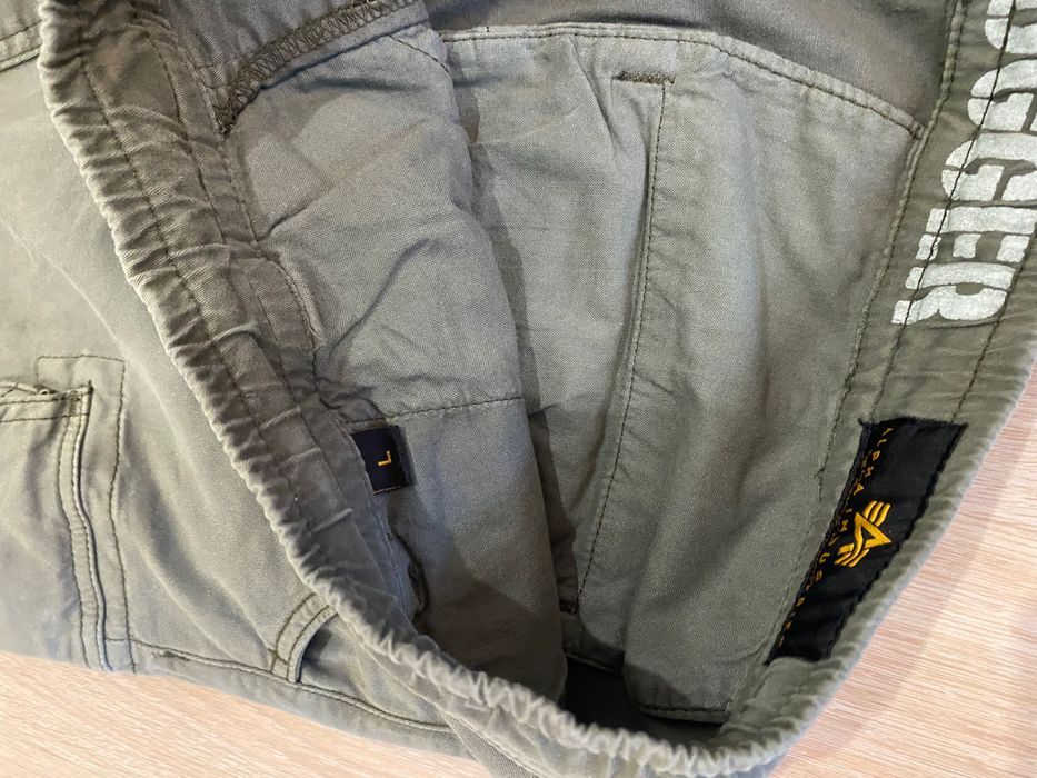 Продавам Alpha Industries панталон