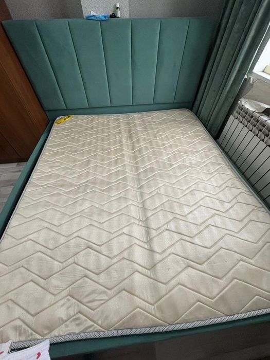 Кровать и шкаф сатылады