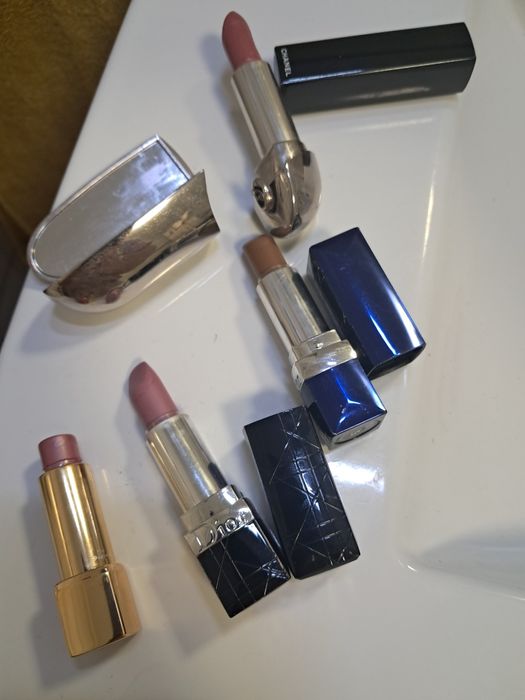 Ruj de firma culoare frumoasa si placuta