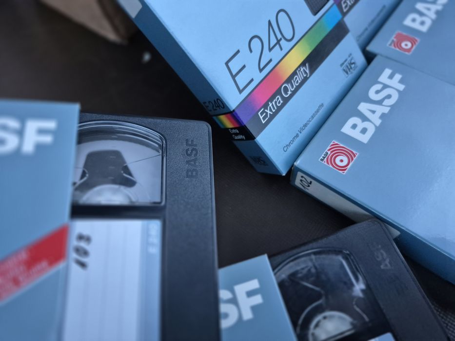 Vând 65 casete video VHS originale 240 minute colectie de filme