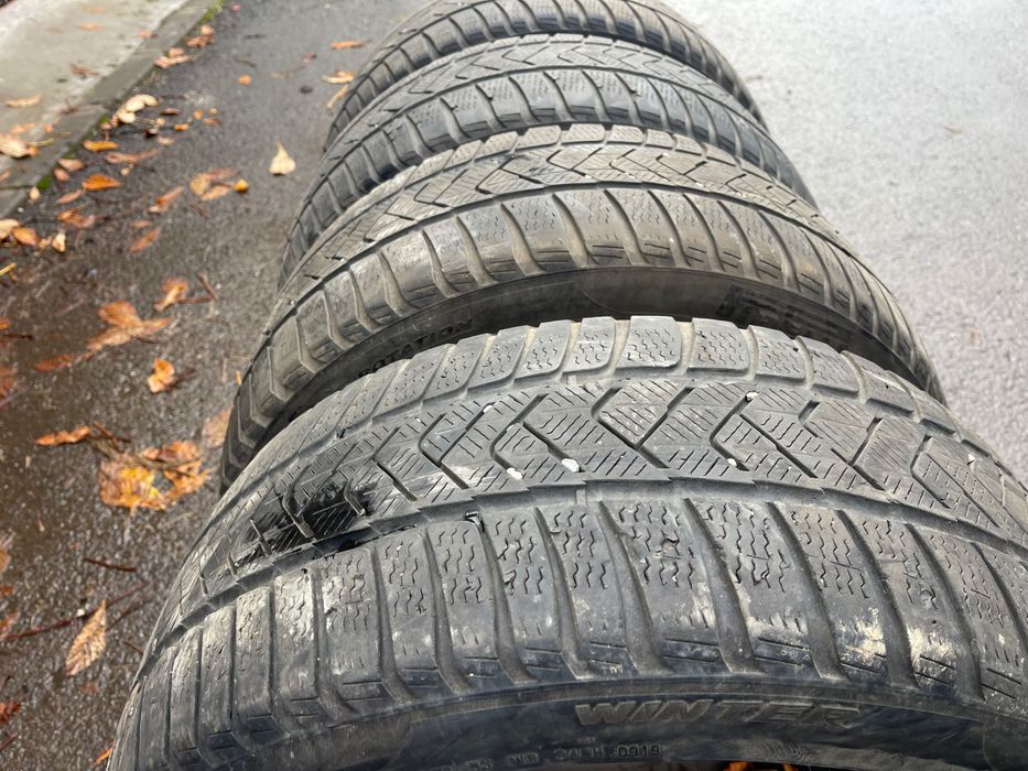 Cauciucuri de iarnă 235/45/18 Pirelli