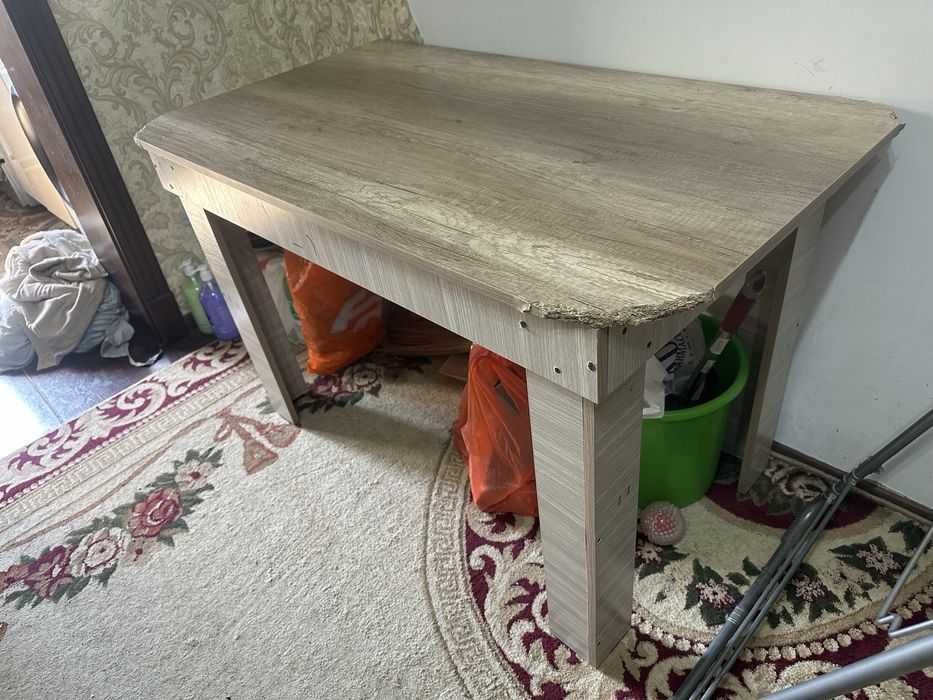Стол продается б/у для кухни и зала