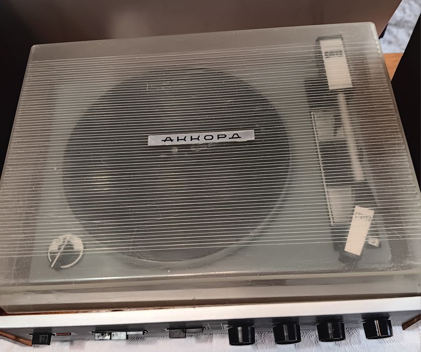 Adevarata legenda! Vand pick-up Akkord 201 stereo perfect funcțional