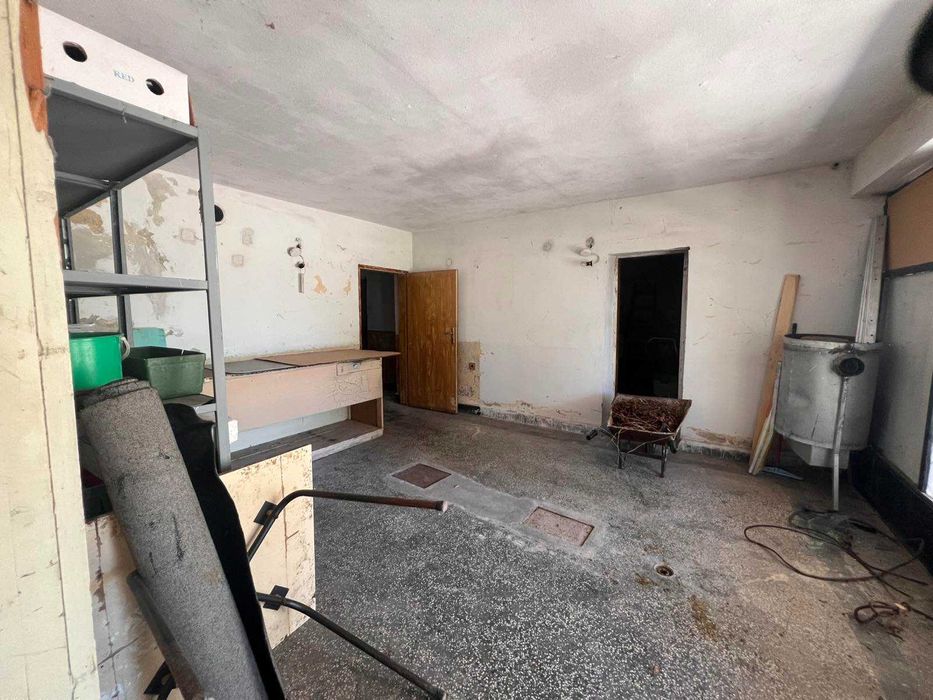 Индустриален имот за продажба в с. Полски Сеновец