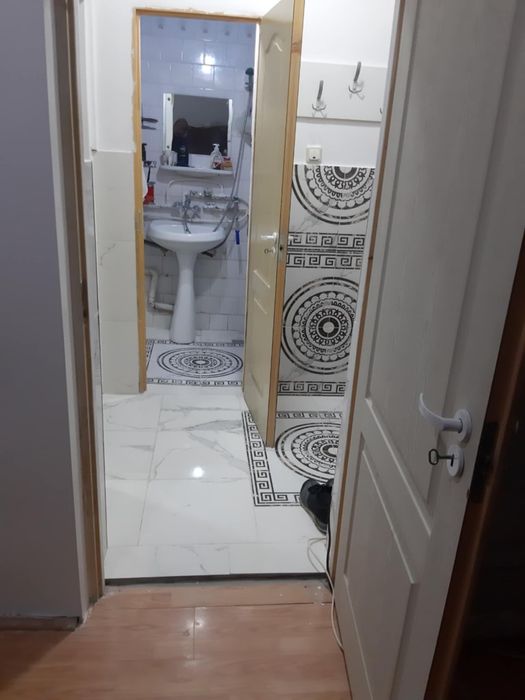 Vînd garsoniera in zona umt