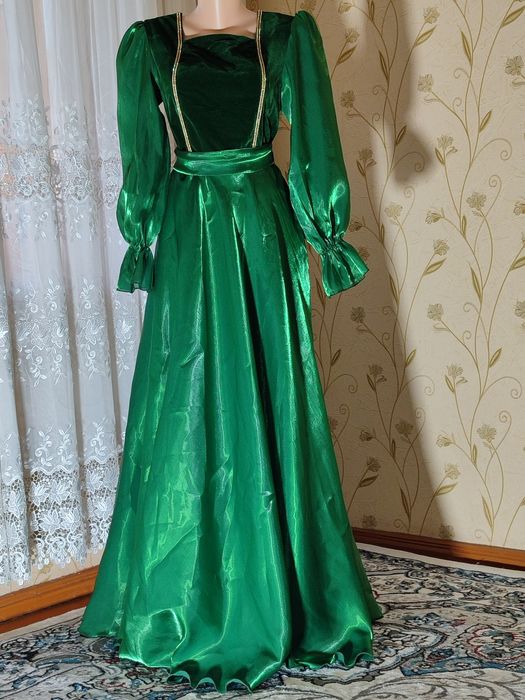 Oqshom liboslari tugatishga sotiladi. Sarpo uchun!