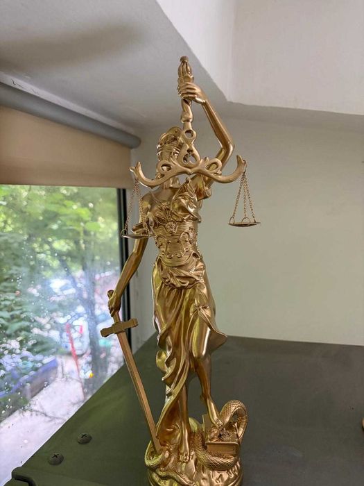 Statue Zeita Justitiei