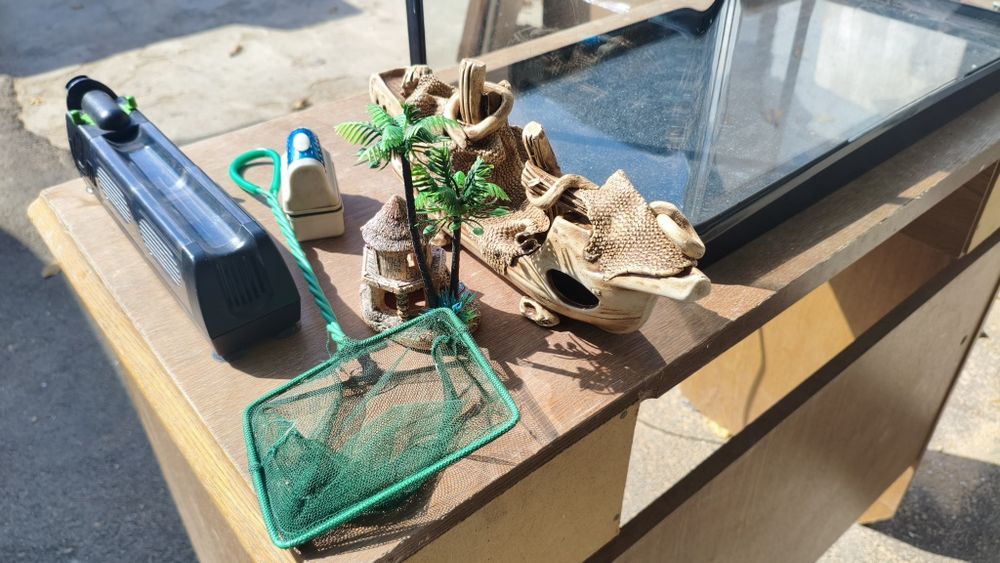 Аквариум с игрушками. 80л
