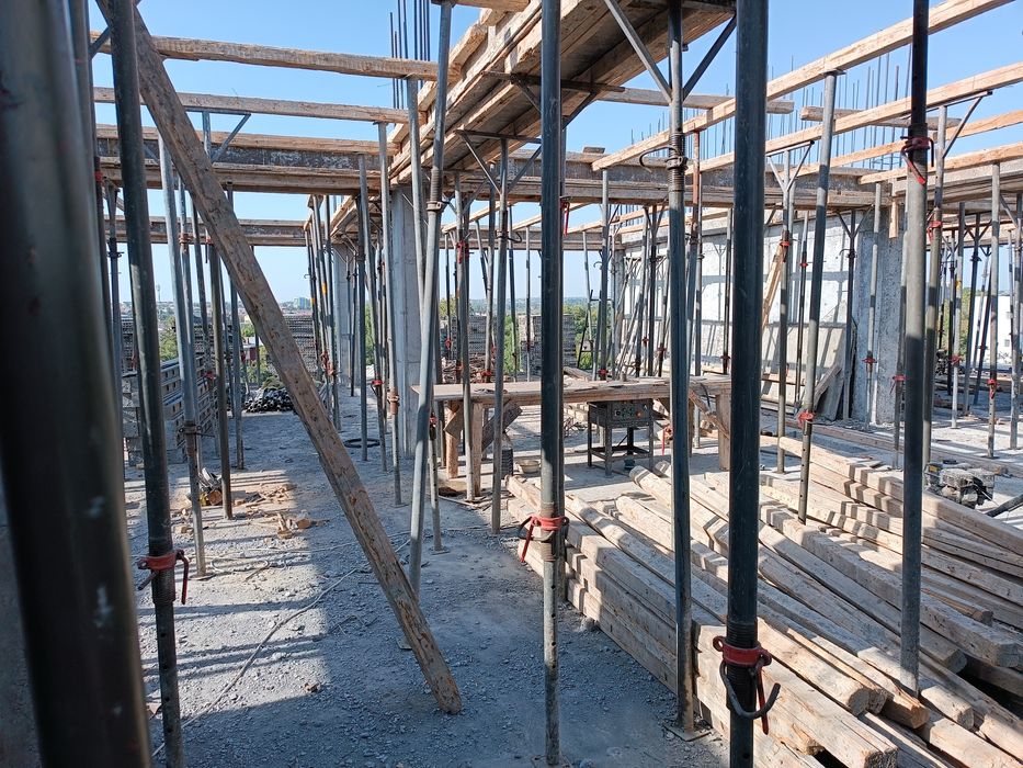 Телескопическая стойка аренда прокат строительный стойка домкрат Дирак