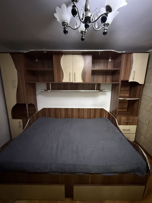 Set Mobilă Dormitor cu Pat Matrimonial 140x200 și Spații Depozitare saltea inclusa in pret
