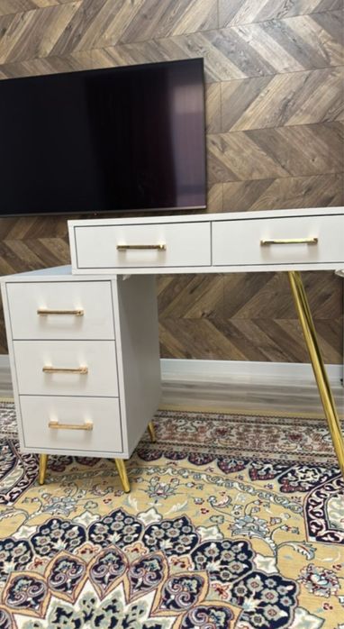 Туалетный столик