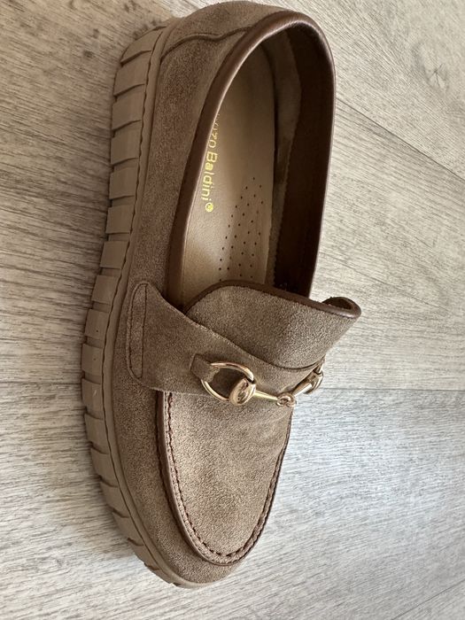 Женские лоферы.