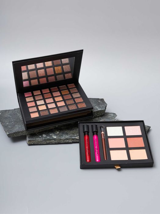 Комплект грим Miss Rose – 30 сенки + руж, хайлайтър