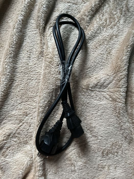 Xbox 360 E + 2 Controllere + Cabluri