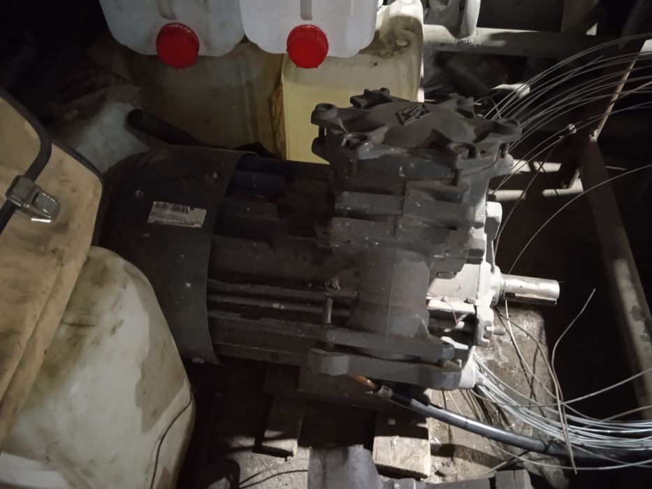 уголок, платформа, балки, забор, арматуры.