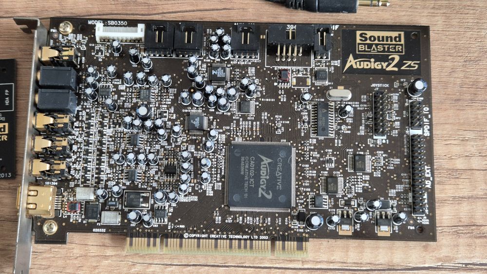 Тонколони CREATIVE