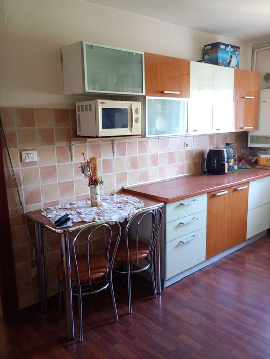 Închiriez apartament