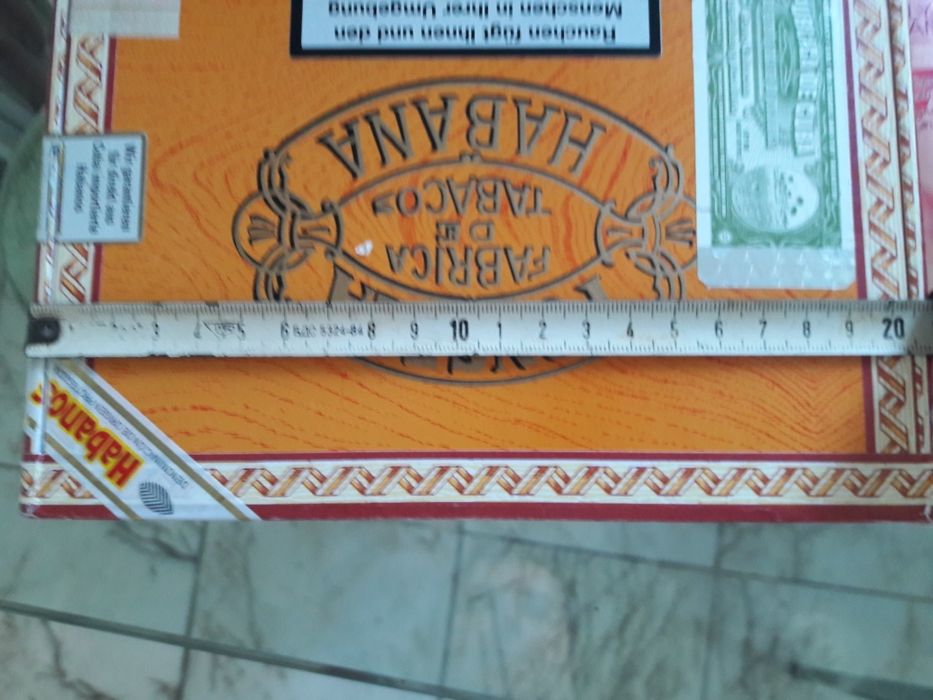 Кутия за пури и дървена кутия