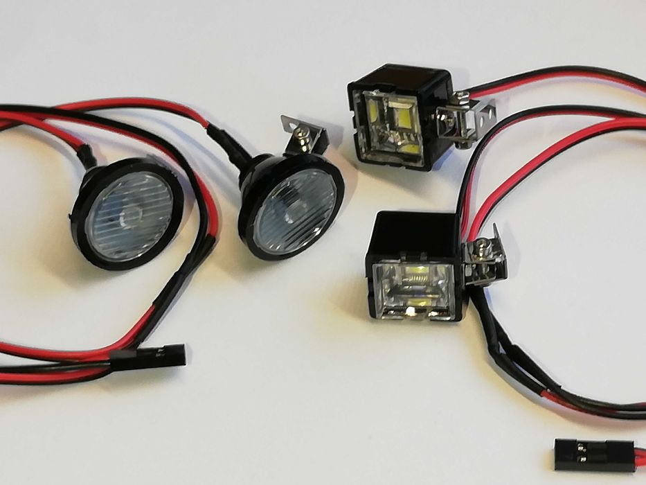 Automodel faruri rotunde D= 2,4cm, patrate L=2cm talpa metal reglabila