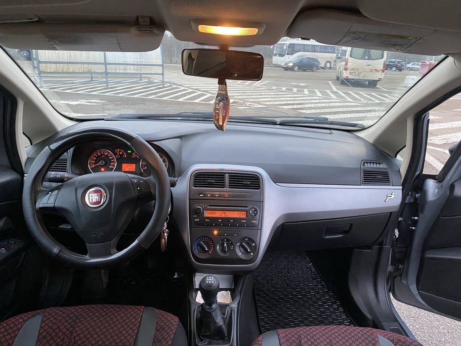 Vand Fiat Grande Punto an 2011 1.4 Benzina