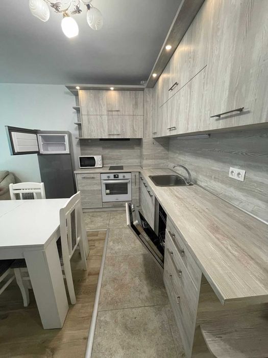 Дава се под наем Двустаен апартамент в Пловдив, Младежки Хълм - 60 кв.м за 550 € - Снимка #2