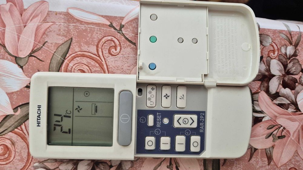 Инверторен климатик HITACHI RAS-10 EH1 + ОПЦИЯ ЗА МОНТАЖ