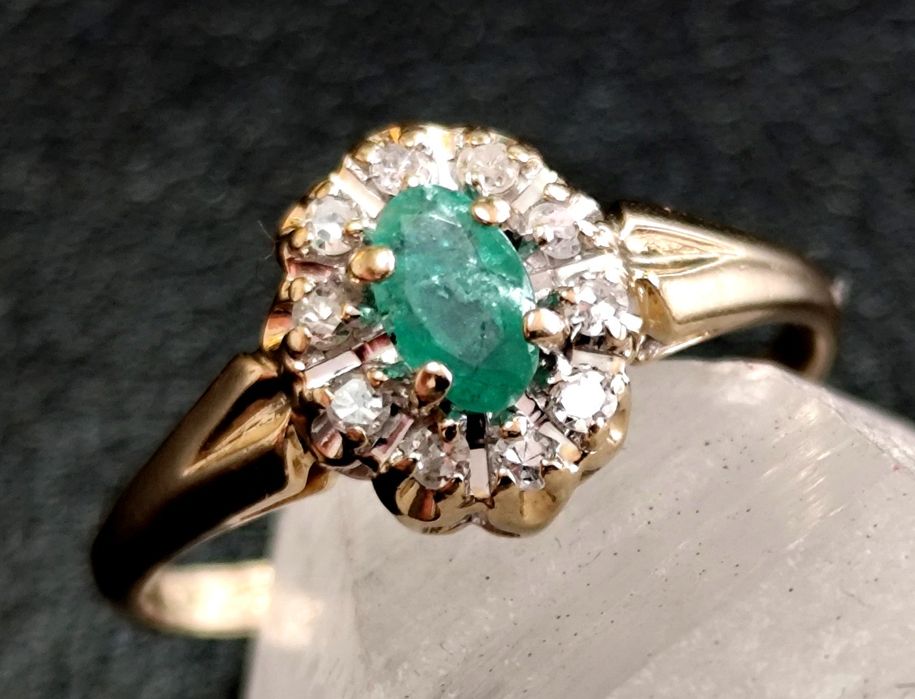 Златен Пръстен / Изумруд / Брилянти