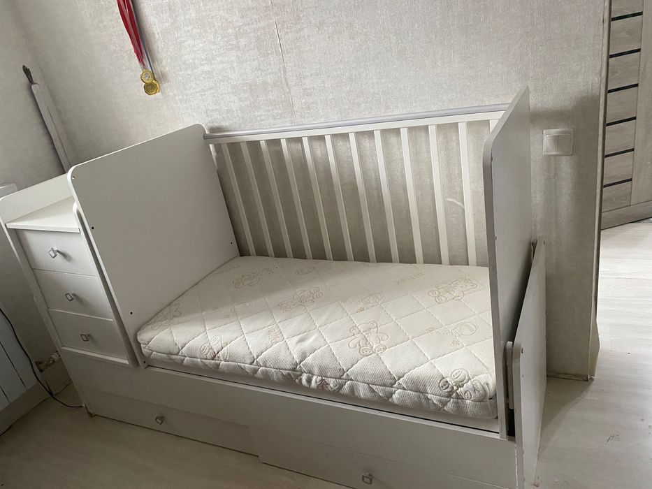 Детская кроватка
