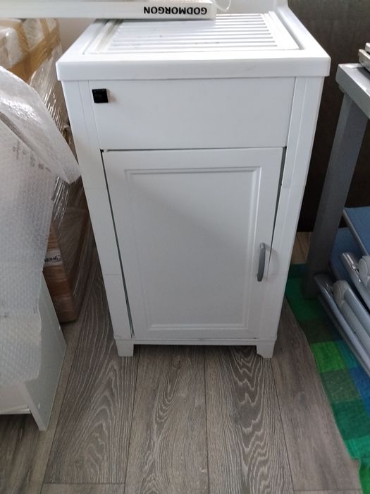 Ghiuveta cu mobila din plastic