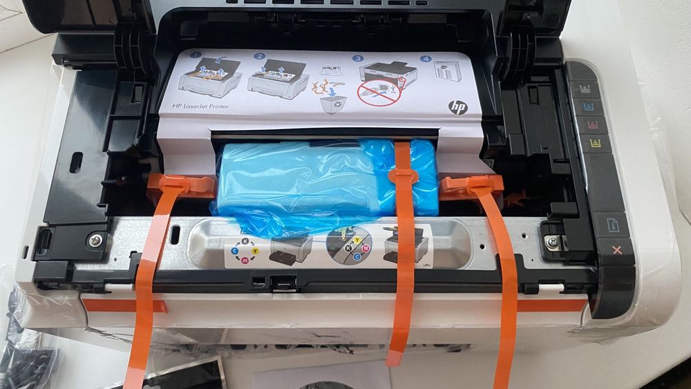 Продам НОВЫЙ цветной лазерный принтер