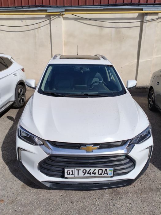 Tracker 2 oq sotiladi