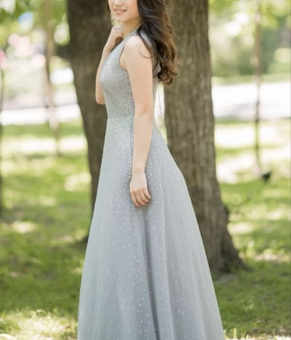 Вычернее  платье, подойдет на выпускной