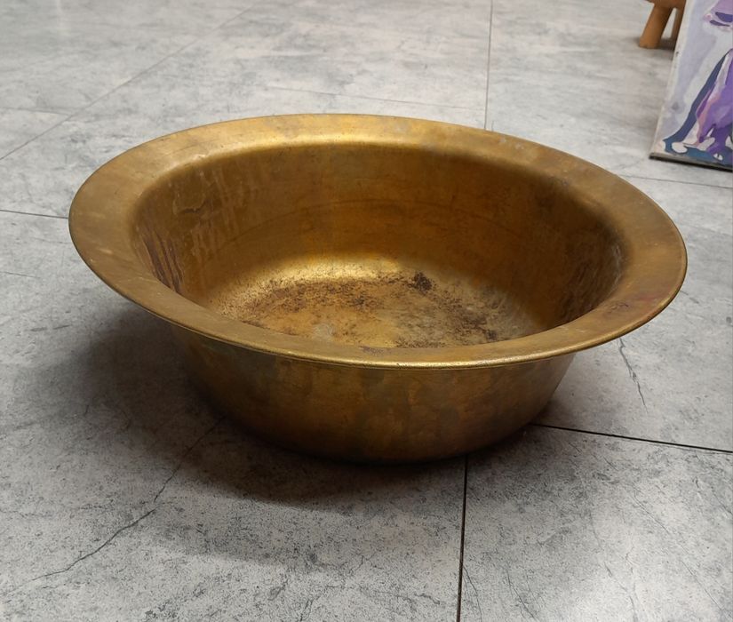 Посуда из металла ретро.