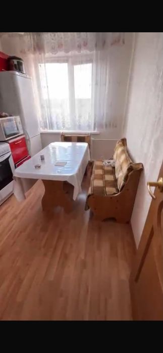 Продам стол и стулья