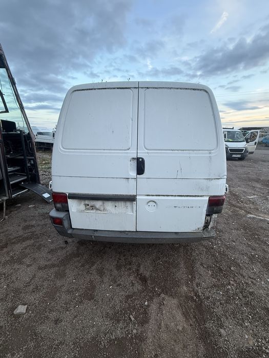 Двигател vw transporter T4 2.4 d