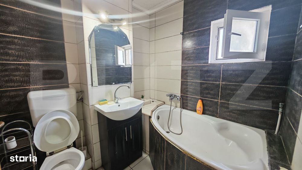 Apartament cu 3 camere,decomandat, zona Nufarul