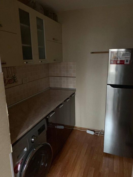 Шота Руставели ОЙБЕК 2 остановки  3/4/5 Кирпич квартира трехкомнатная